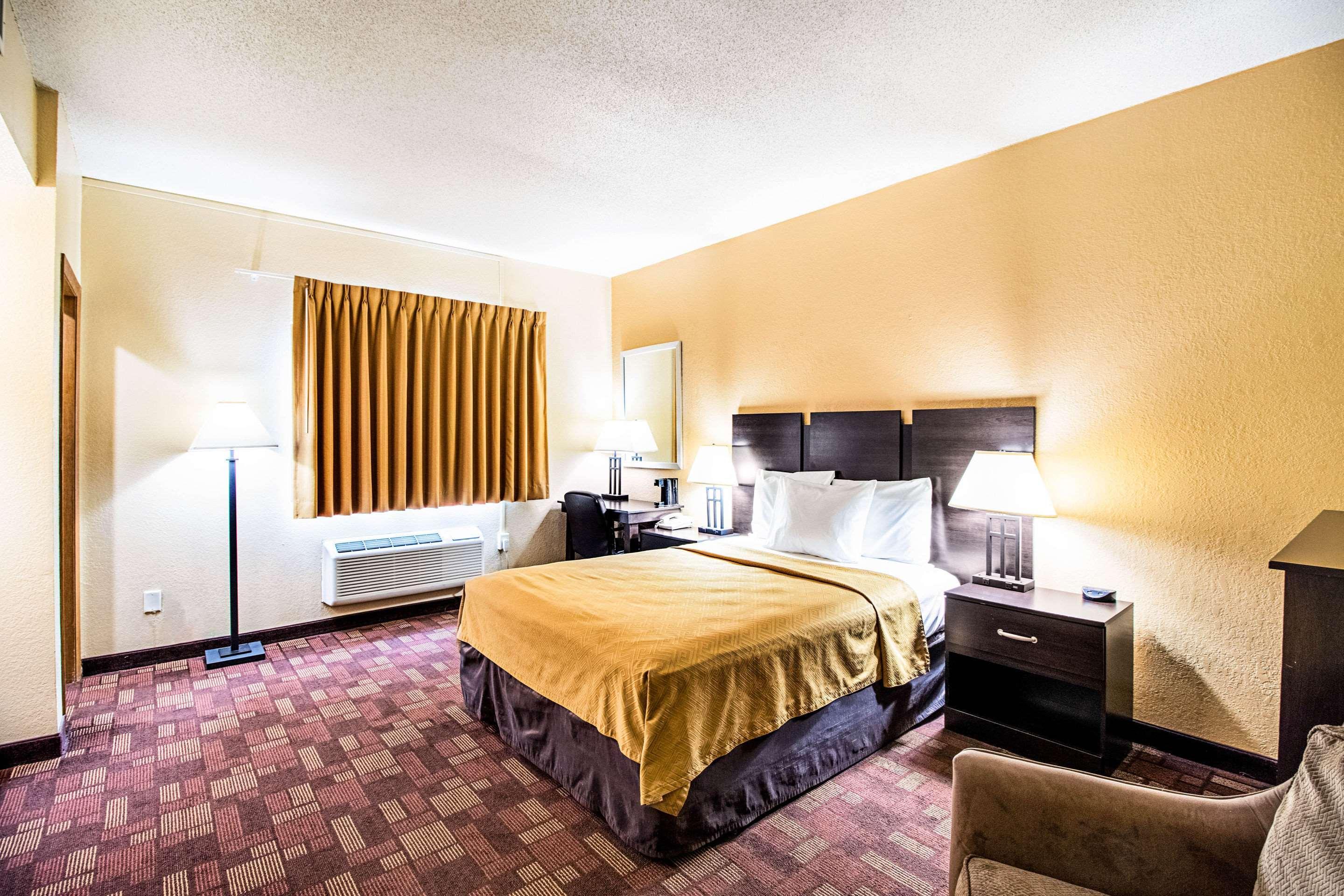 Econo Lodge Watertown Exteriör bild
