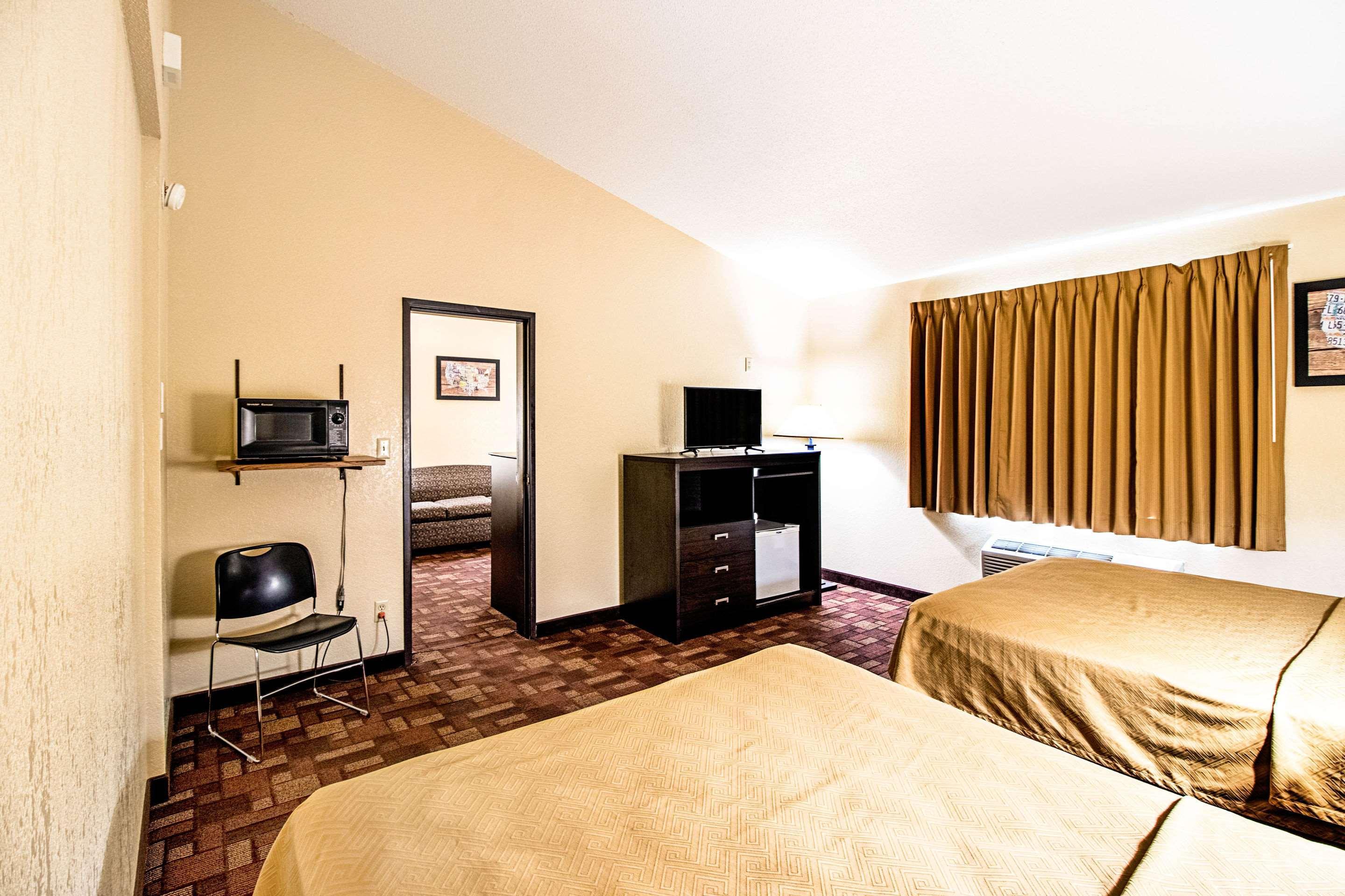 Econo Lodge Watertown Exteriör bild
