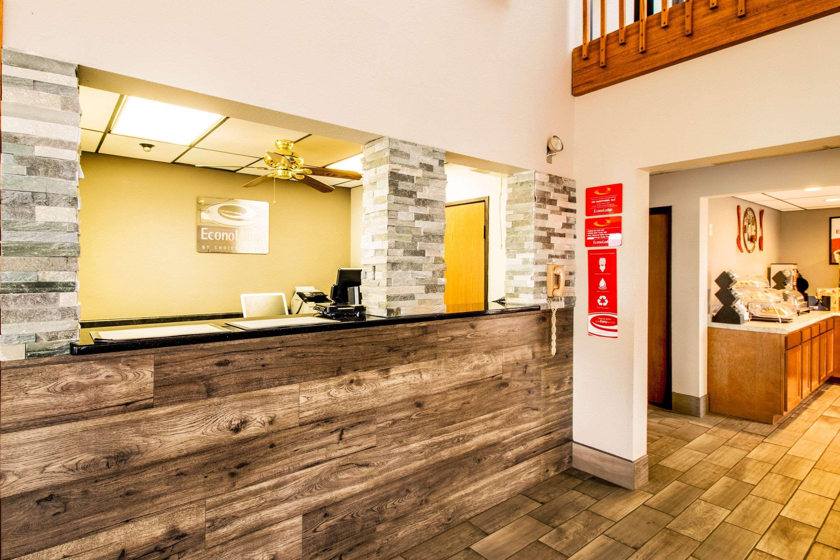 Econo Lodge Watertown Exteriör bild