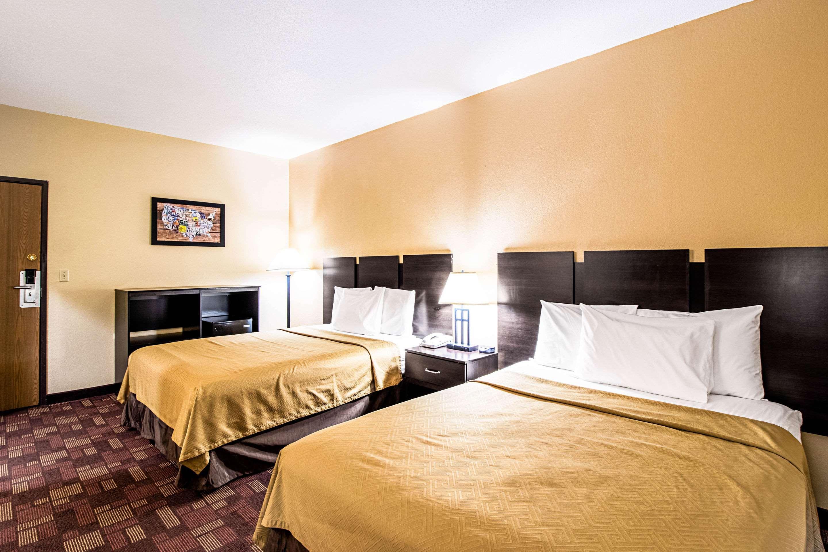 Econo Lodge Watertown Exteriör bild