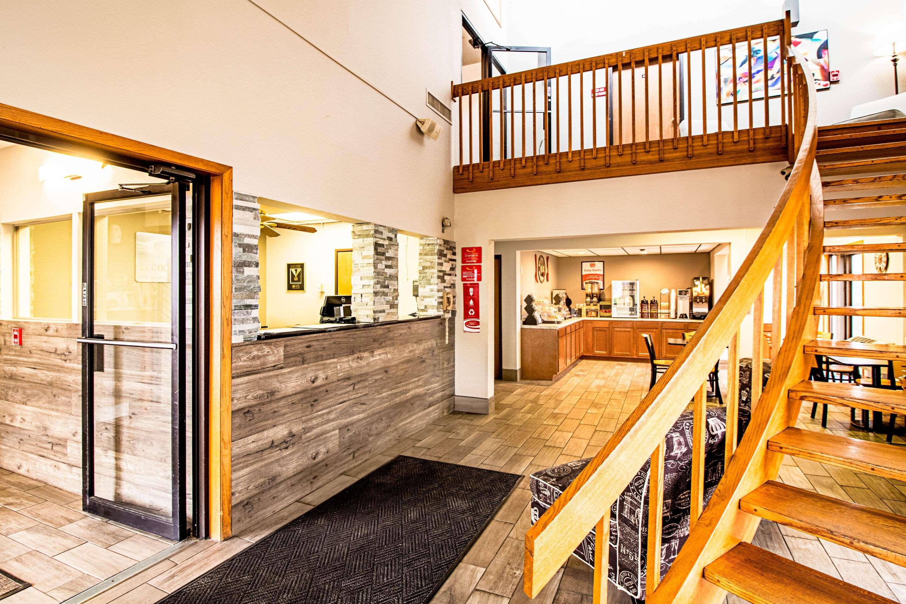 Econo Lodge Watertown Exteriör bild