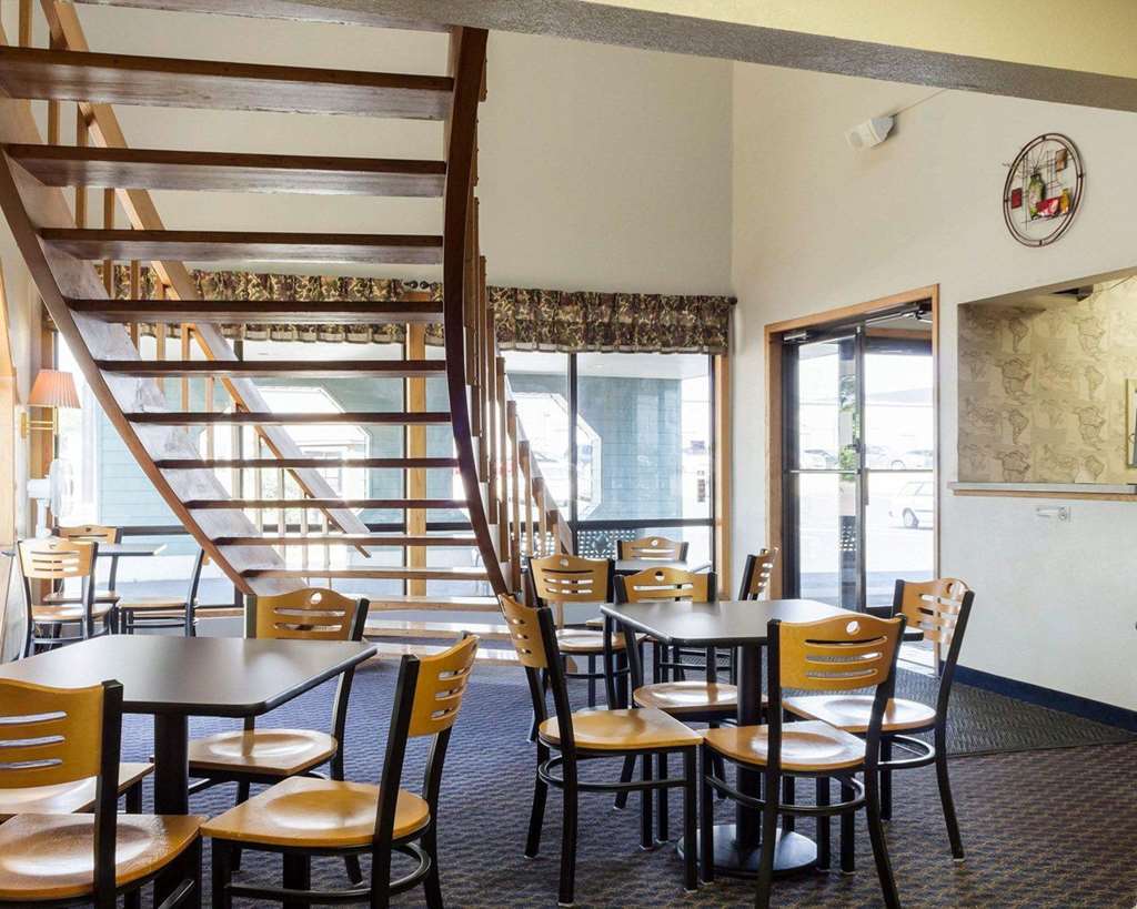 Econo Lodge Watertown Restaurang bild