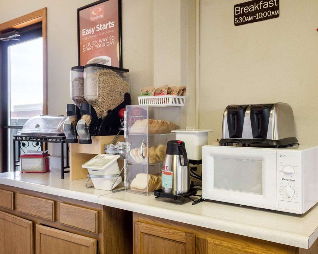Econo Lodge Watertown Restaurang bild