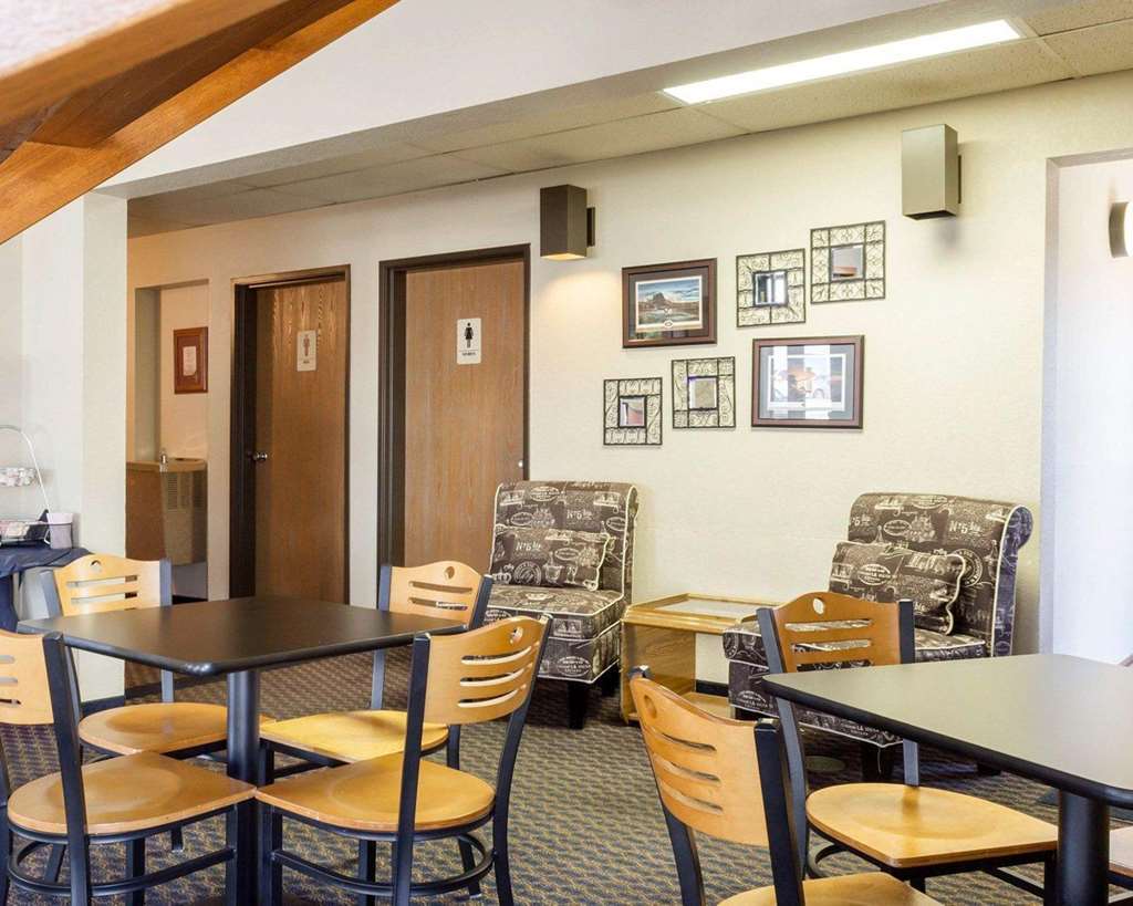 Econo Lodge Watertown Restaurang bild