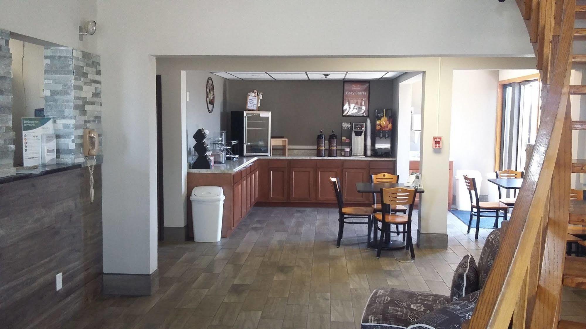 Econo Lodge Watertown Exteriör bild
